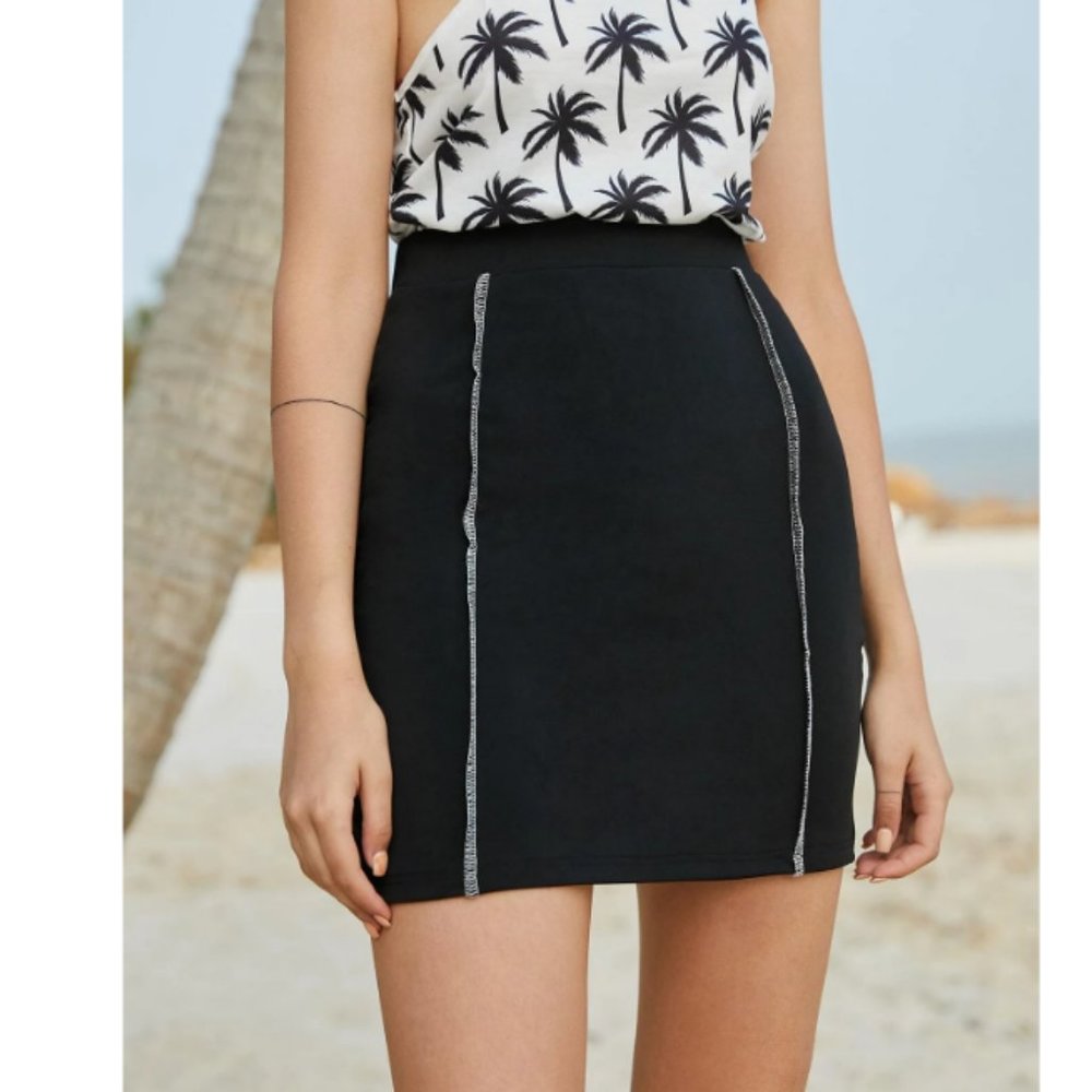 Black & white stitch ribbed mini skirt Size Large 8/10